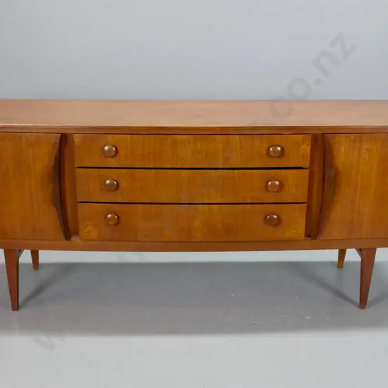 Scandinavian style (G Plan?) teak bow-front sideboard with 2 cupboard doors, 3 drawers, wooden knobs, top drawer