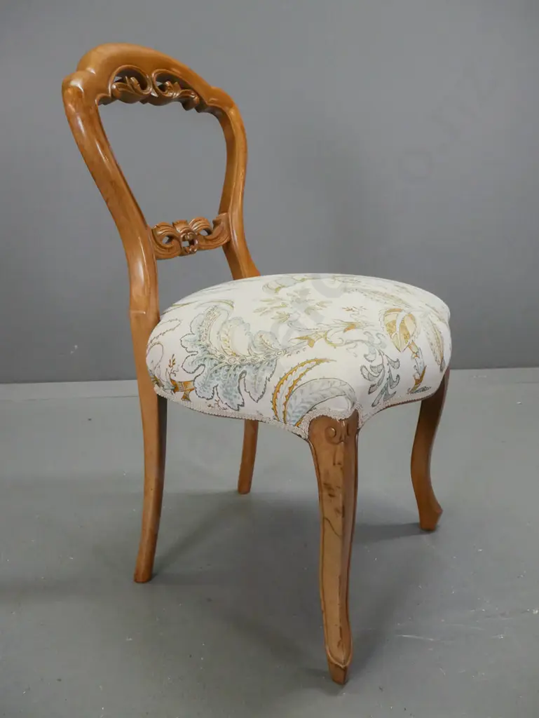 4 vintage mahogany cab-leg balloon back chairs with carved back splat and top rail - fading / wear to finish, some wear, Image 1++