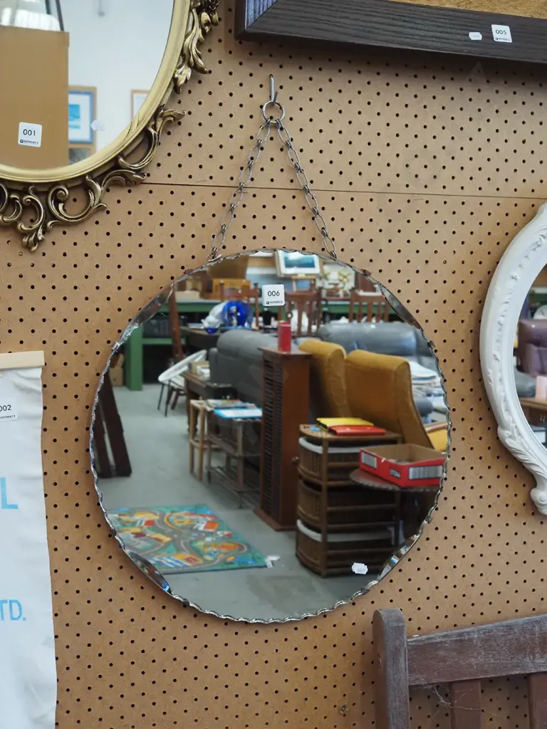 circular deco wall mirror Image 1++