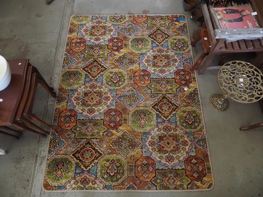 edged multi-coloured carpet square L1910 W1380 Image 1++