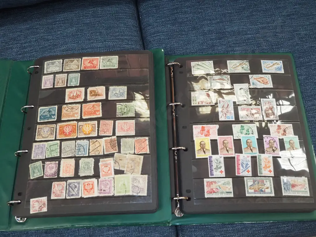 4x stamp albums Image 1++