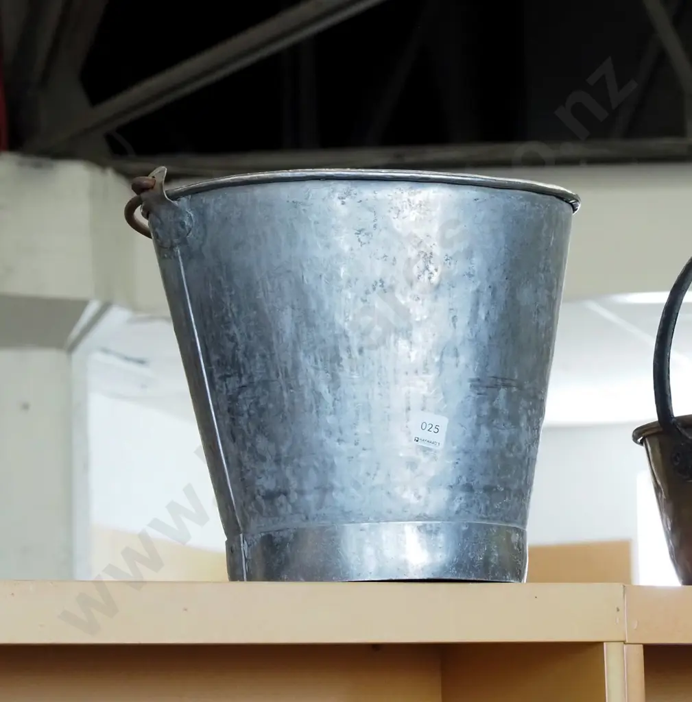 galvanised bucket Image 1++