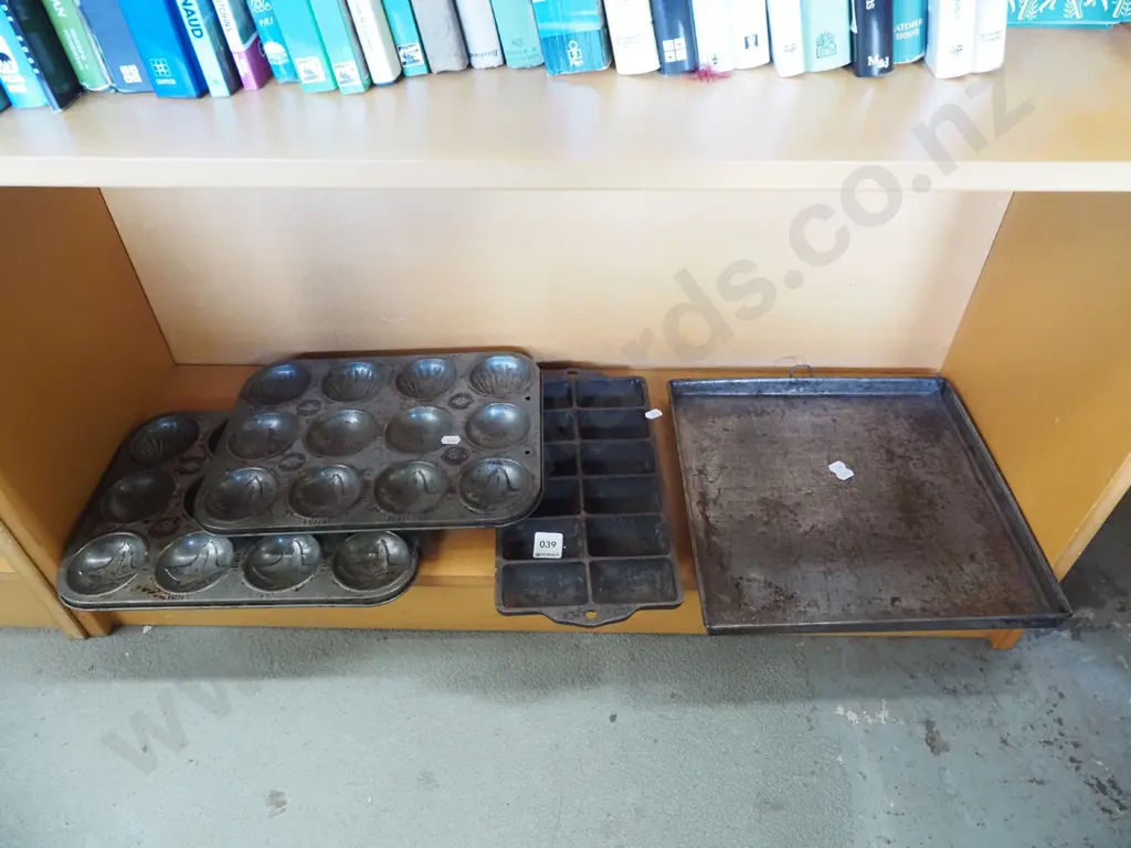 gem irons, muffin trays etc Image 1++