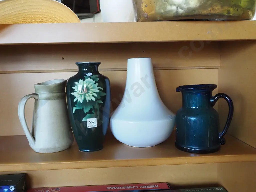 shelf; 2x jugs, 2x vases Image 1++