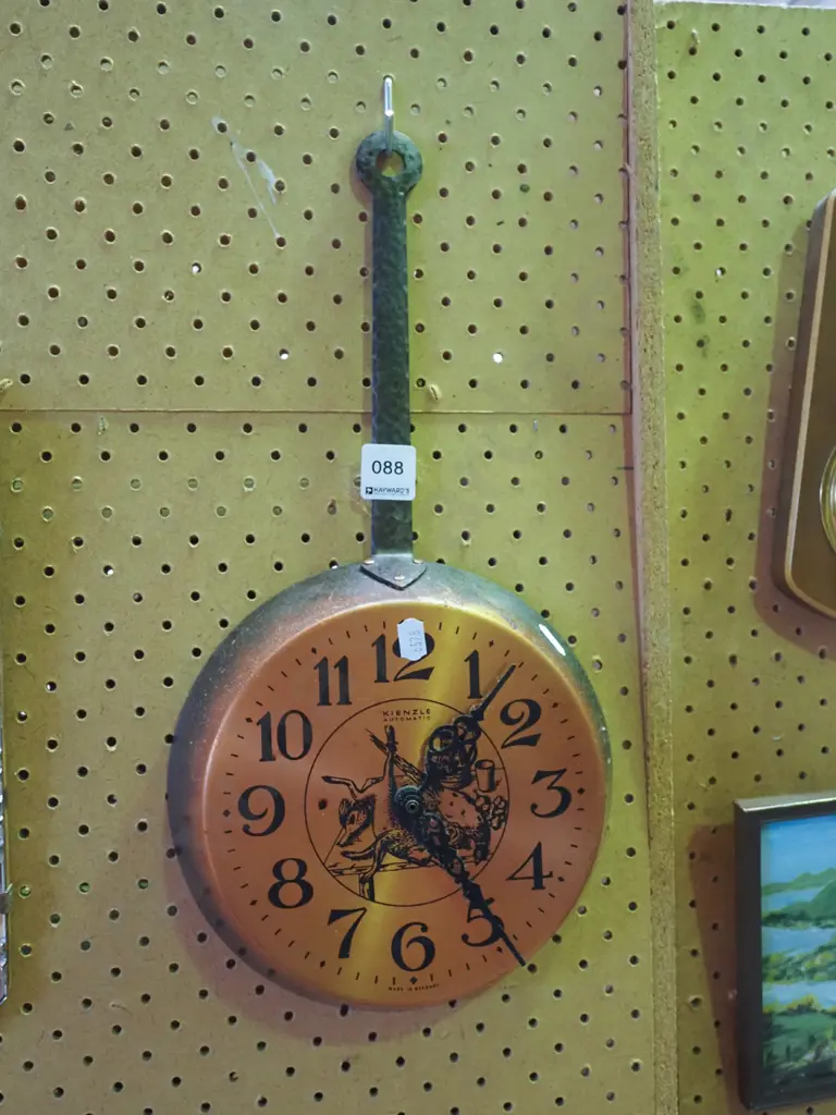 German copper frying pan wall clock Image 1++