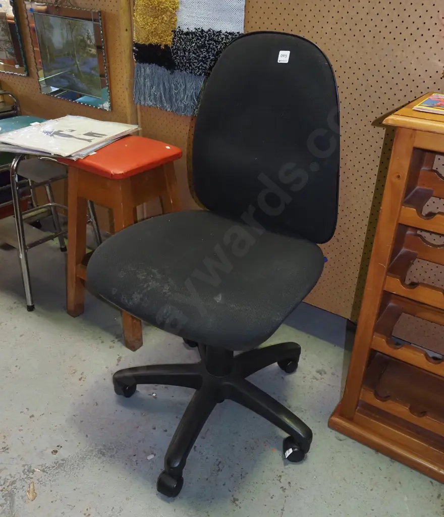 black office chair Image 1++