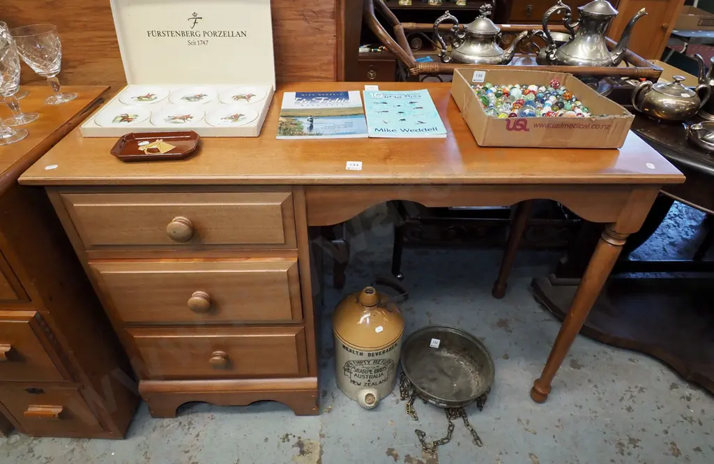 mahogany 3 drawer desk H735 W1065 D415 Image 1++