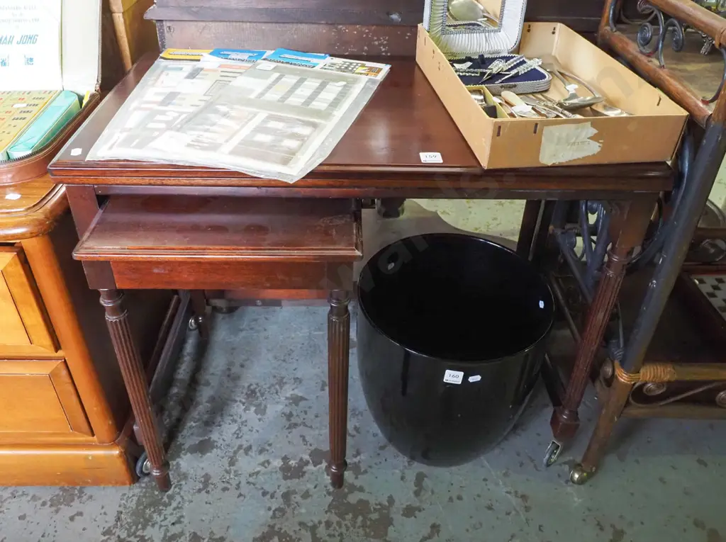 2x mahogany table on casters - should be nest of 3 Image 1++