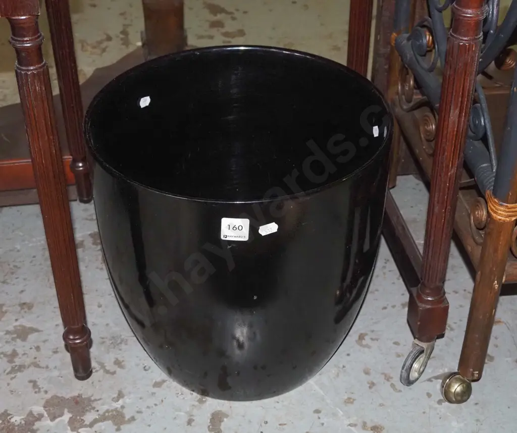 black ceramic jardiniere H320 Image 1++