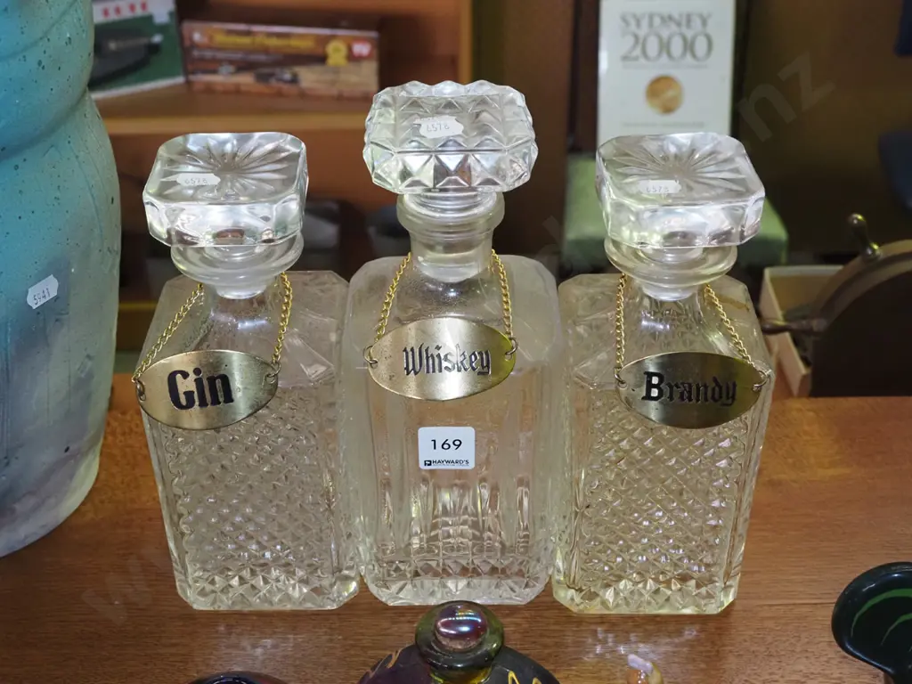 3x glass decanters Image 1++