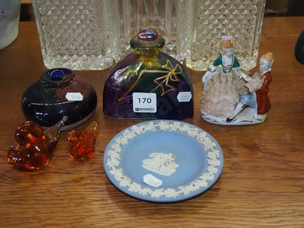 figurine, scent bottle, jasperware dish etc Image 1++