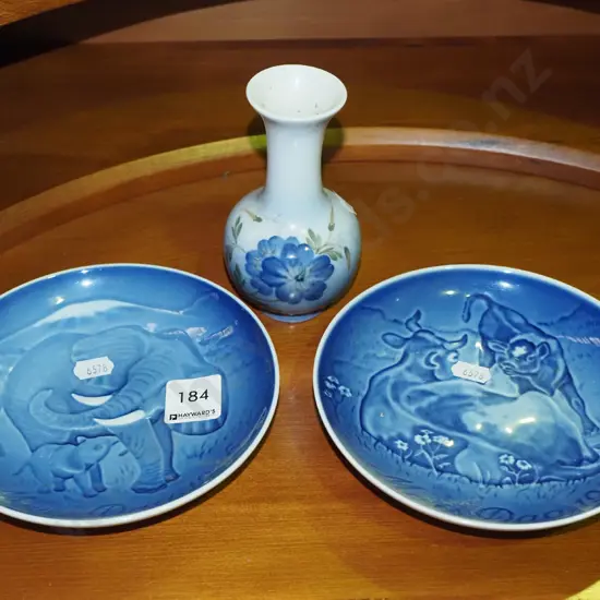 2x Royal Copenhagaen plates, small bud vase H130