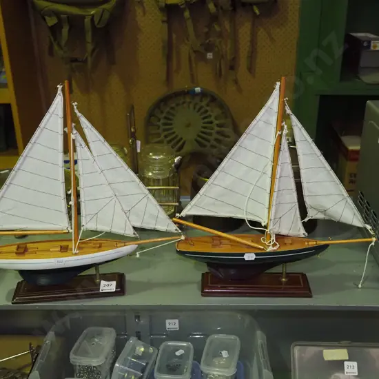 2x model yachts