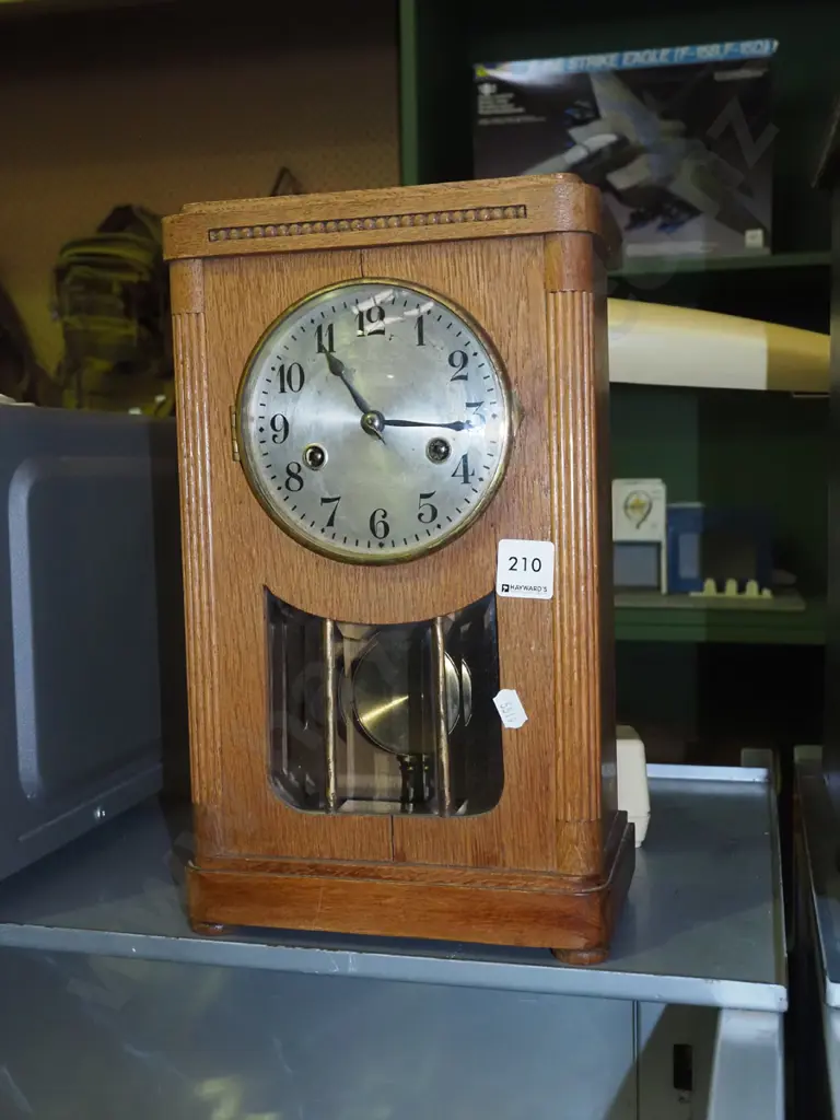 oak cased mantle clock H345 Image 1++