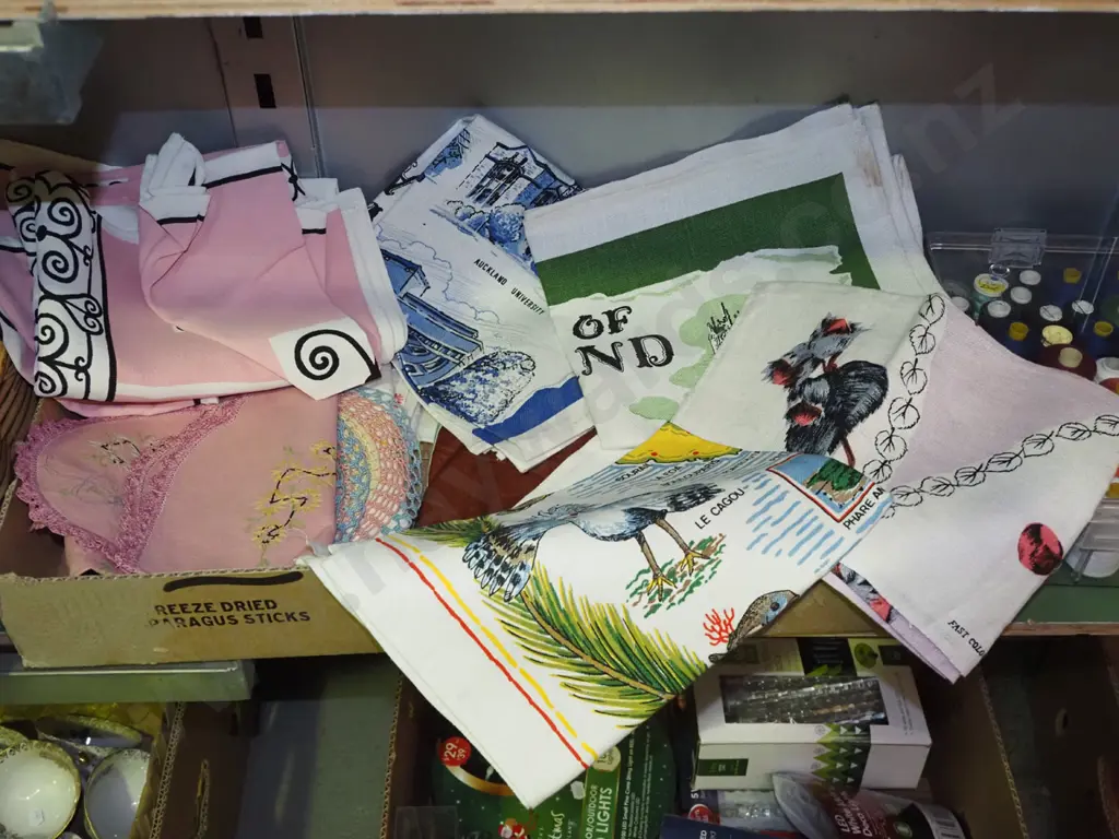 box; linen tea towels Image 1++