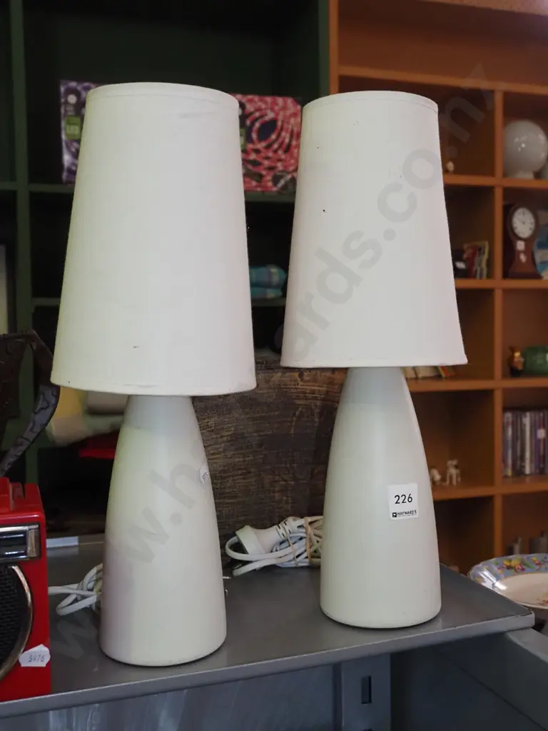 pair of ceramic based table lamps H390 Image 1++