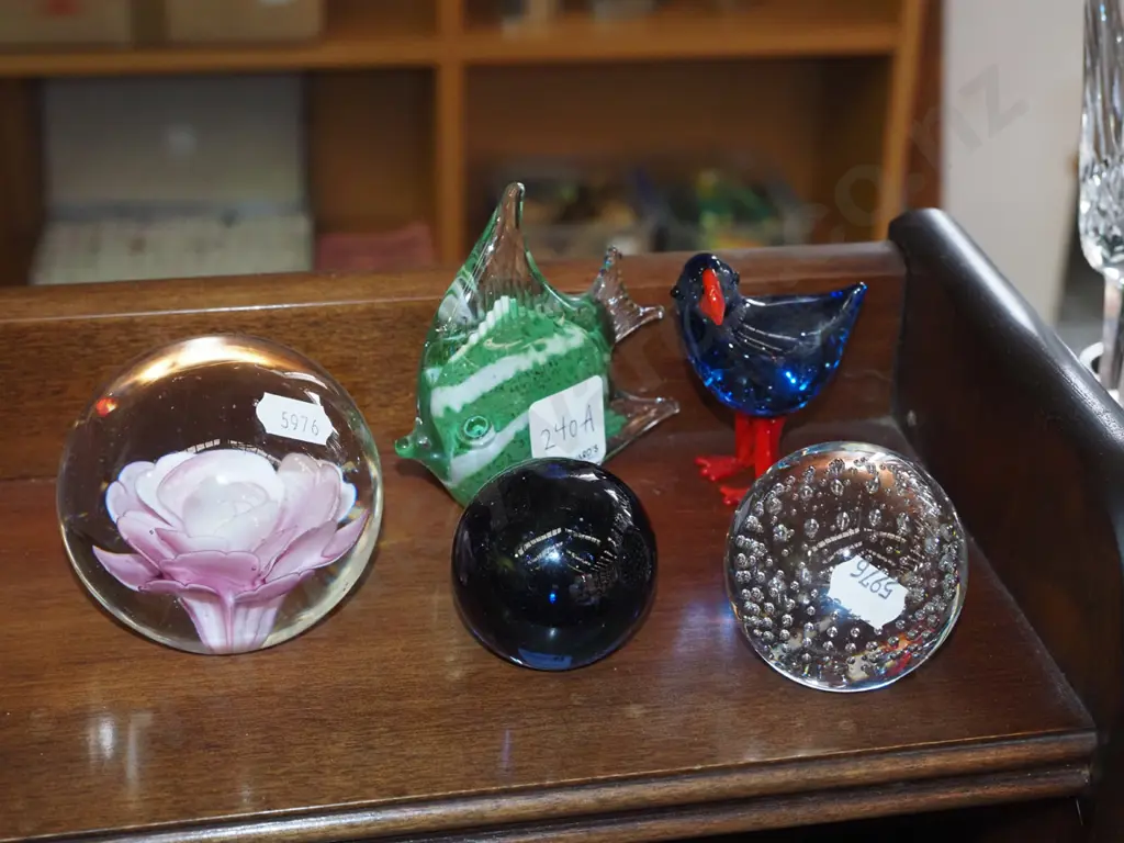5x art glass paper weights and ornaments Image 1++
