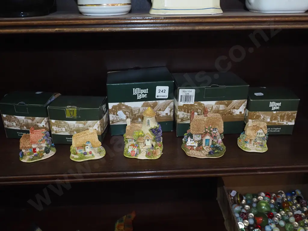 5x Lilliput Lane cottages with original boxes Image 1++