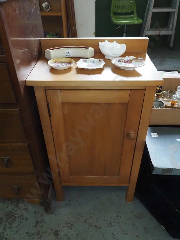 rimu pot cupboard H820 W450 D290' Image 1++