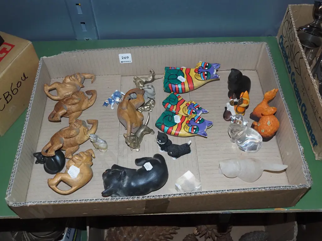 box of animal ornamentts Image 1++