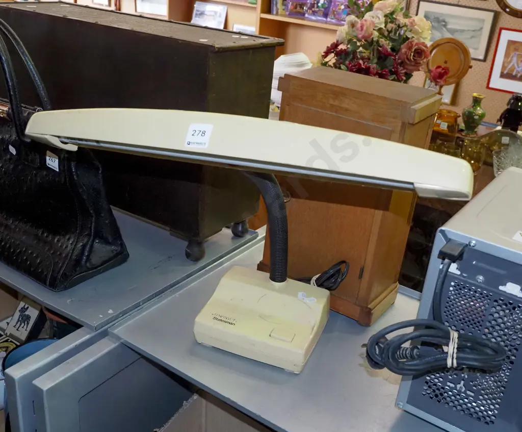 Hanimex fluorescent desk lamp - As Is No Returns Image 1++