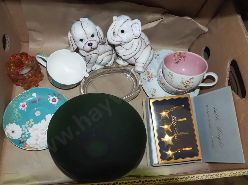 box; cups, saucers, bowls etc Image 1++