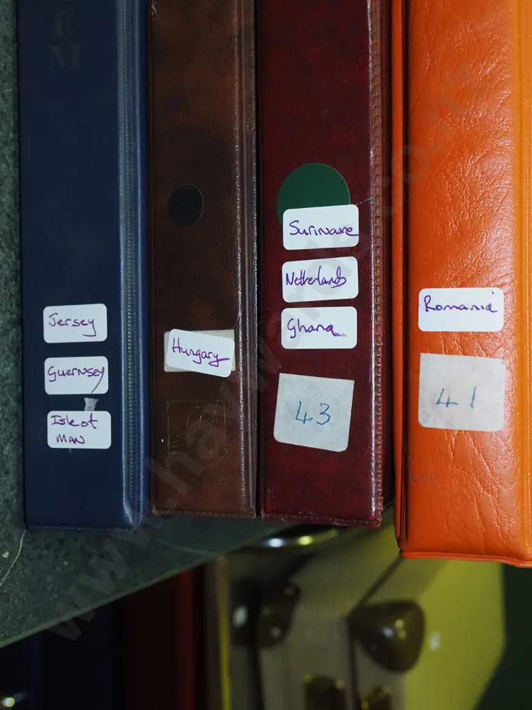 4x stamp albums Image 1++