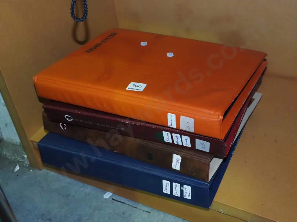 4x stamp albums Image 1++