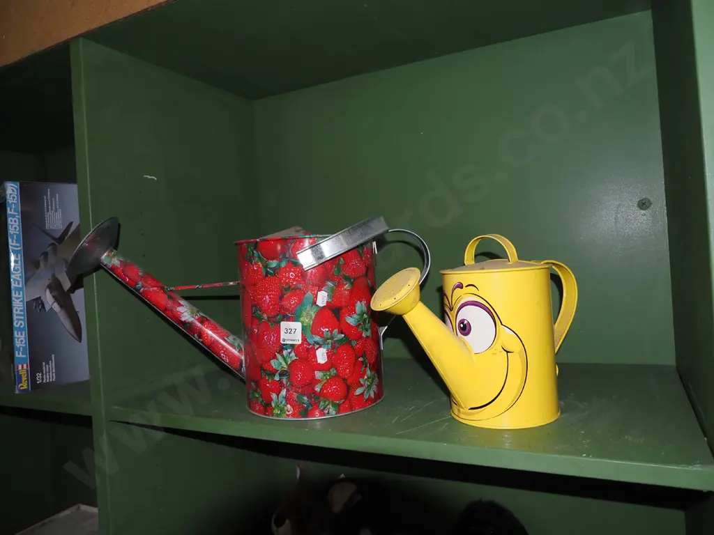2x watering cans Tallest H220 Image 1++