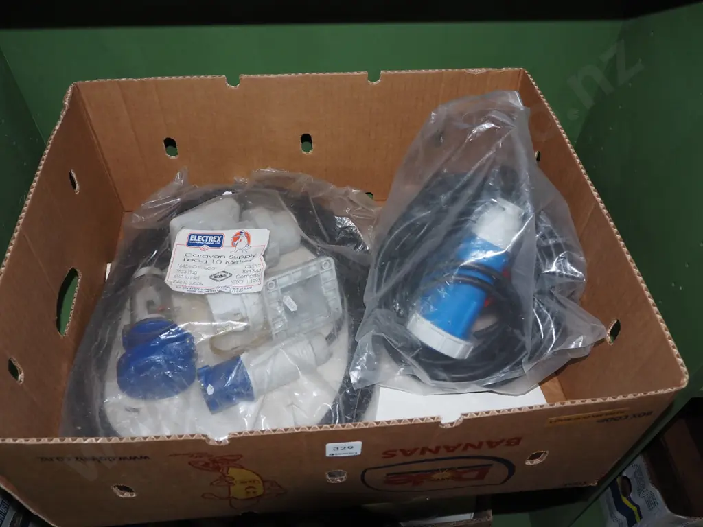 box; caravan supply leads Image 1++