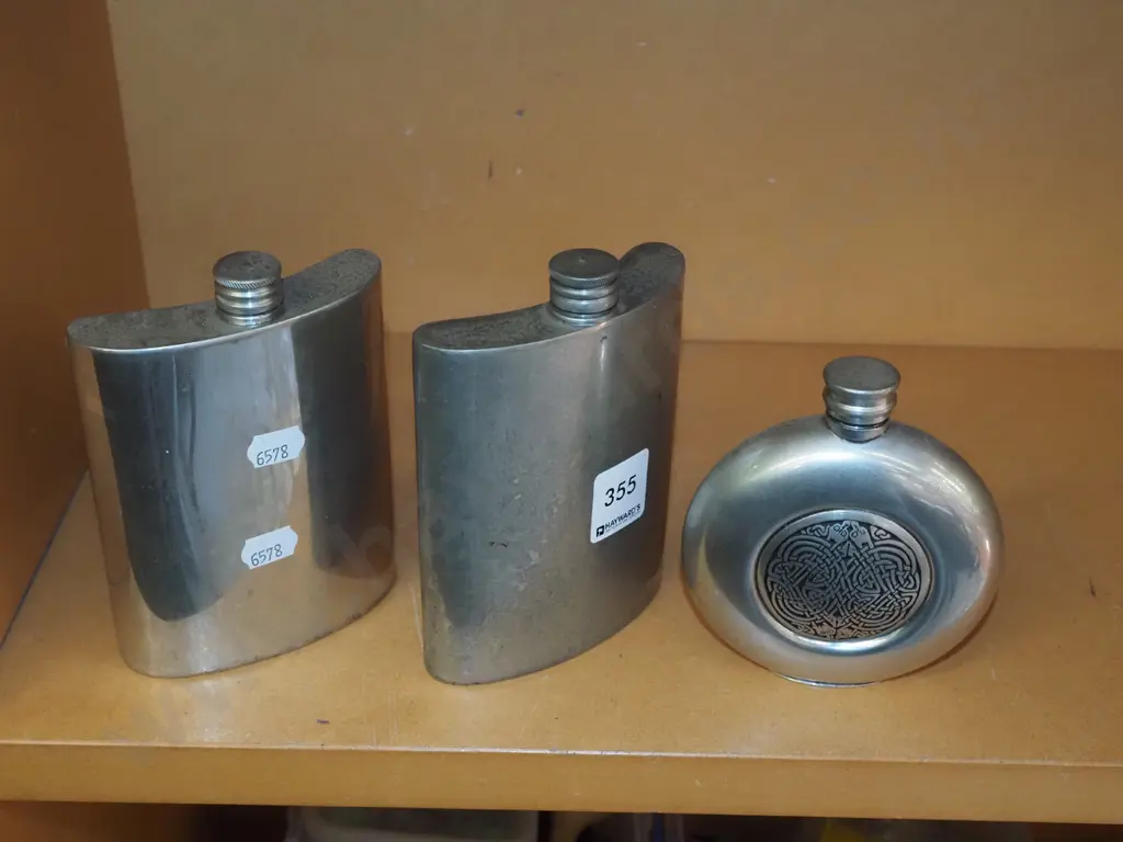 3x hip flasks Image 1++