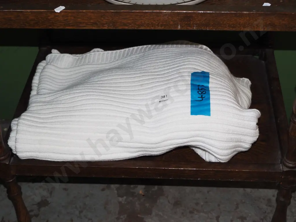 white cotton blanket Image 1++