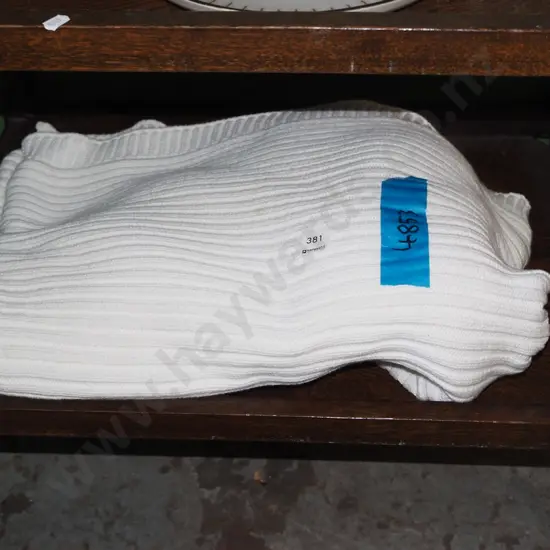 white cotton blanket