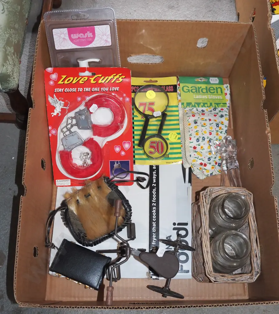 box; gardening gloves, magnifying glasses, sporran etc Image 1++