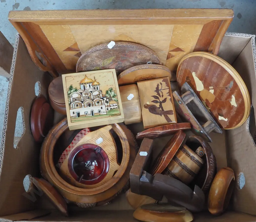 box; wooden souvenir items, trays, bowls, trinket boxes etc Image 1++