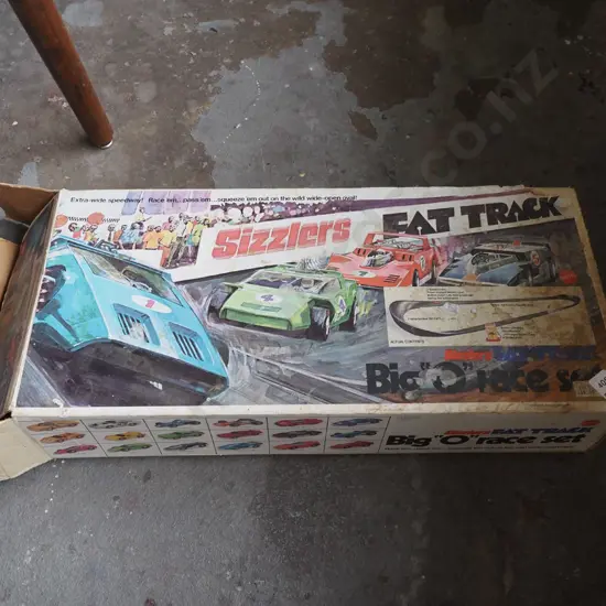 boxed Sizzlers fat track race set