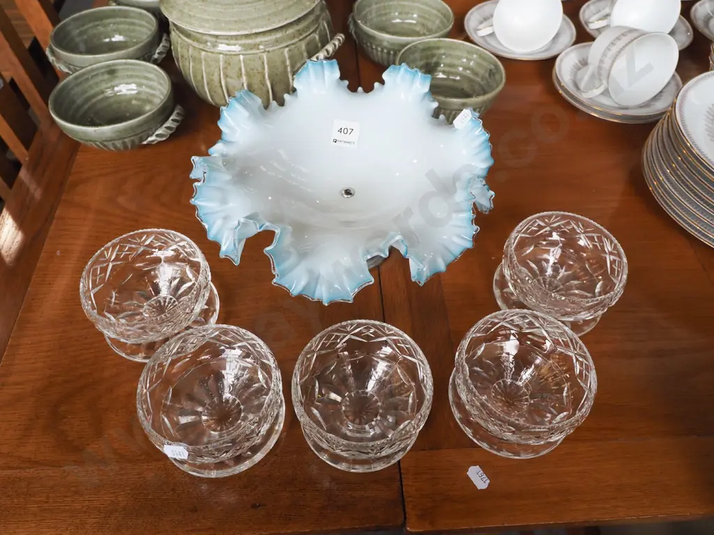 frilled milk glass comport, 5x sweet dishes Image 1++