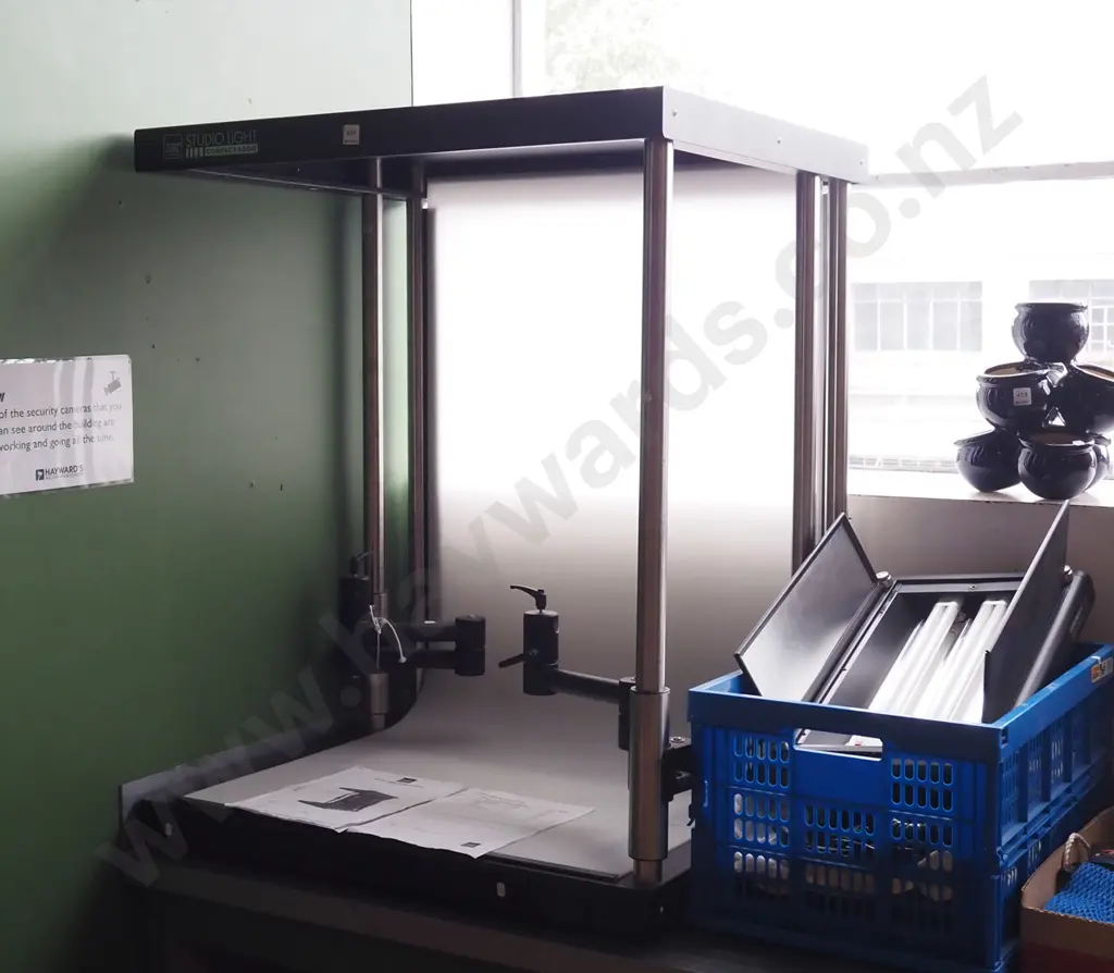 Just Normlicht compact studio light 5000 with blue crate of lights H1020 W820 D710 Image 1++