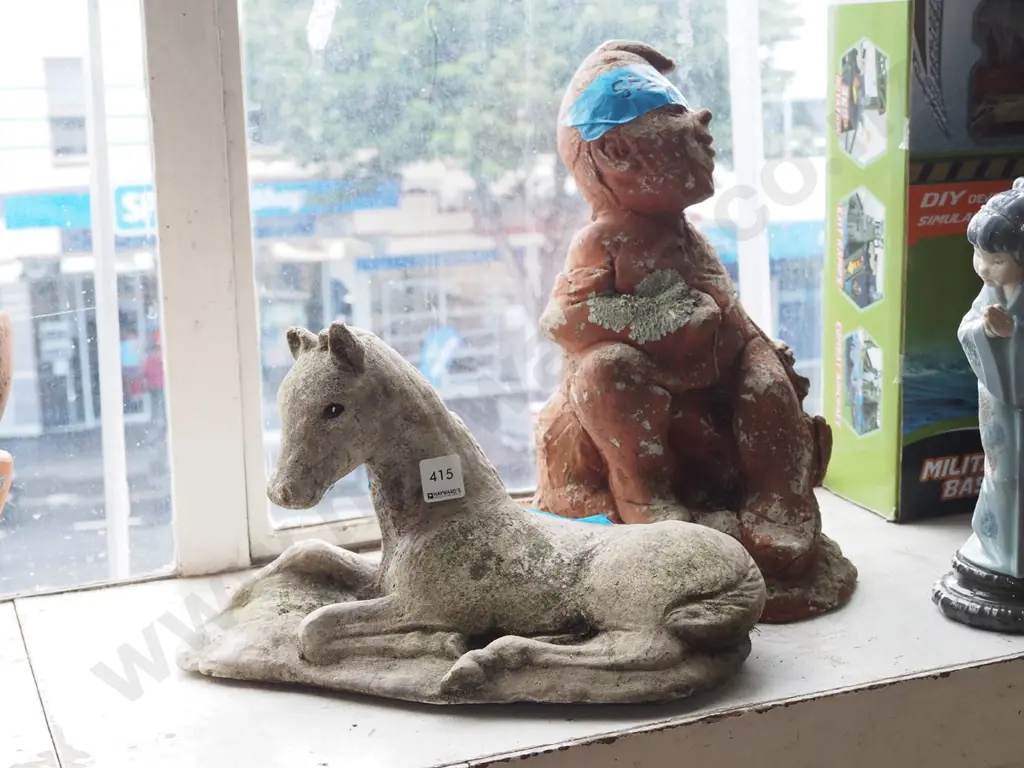 2x concrete graden ornaments - gnome H360, horse Image 1++