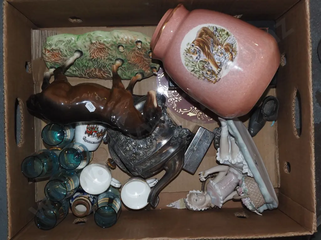 box; retro tumblers, leather jewellery box, Lladro figurine - damage etc Image 1++