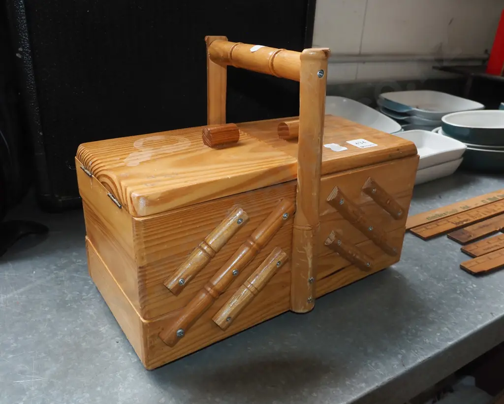 wooden sewing concertina Image 1++