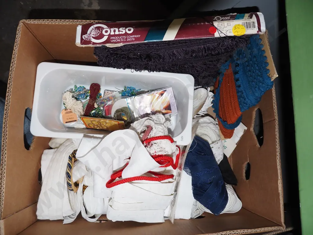 box; binding, hooks etc Image 1++