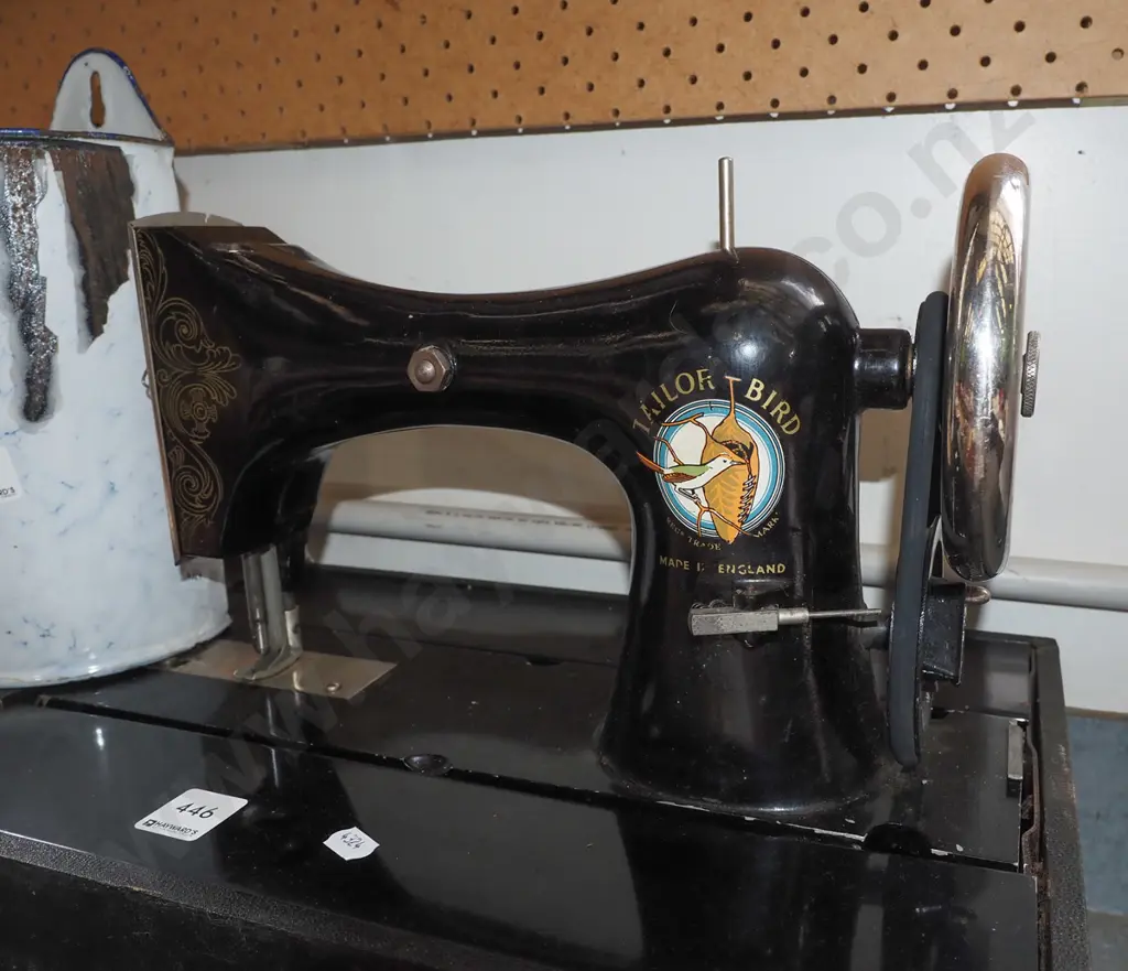 vintage Tailor Bird sewing machine Image 1++