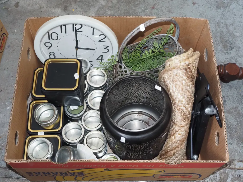 box; wall clock, storage canisters, placemats etc Image 1++