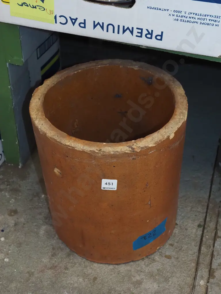 chimney pot some chips H-300 Image 1++