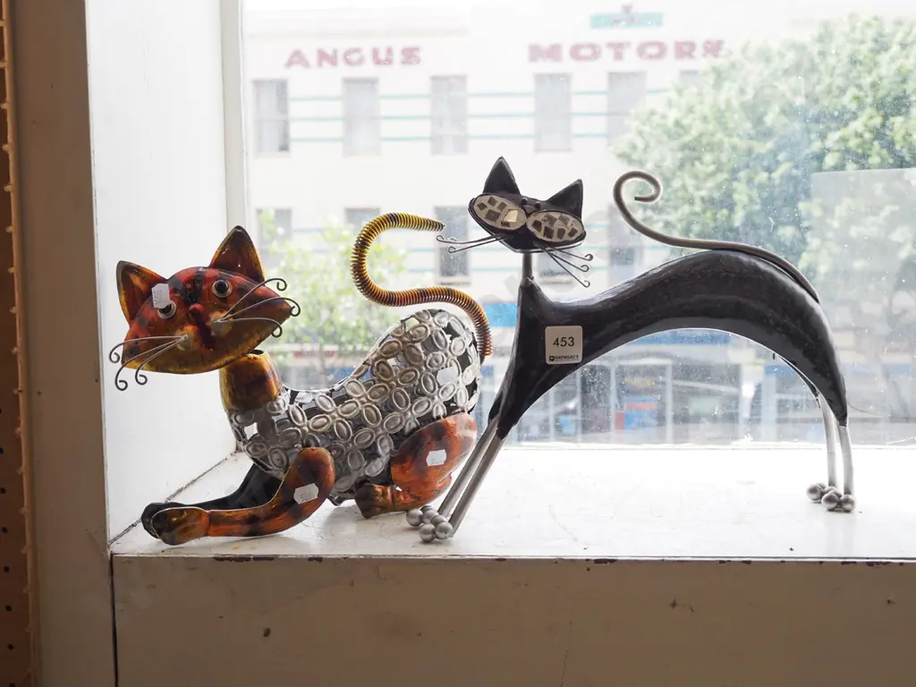 2 x metal cat ornaments tallest H-240 Image 1++