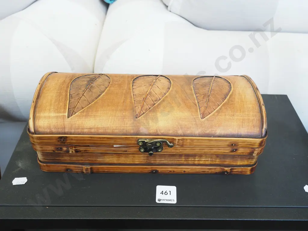 wooden leaf themed jewellery box and costume brooches Image 1++