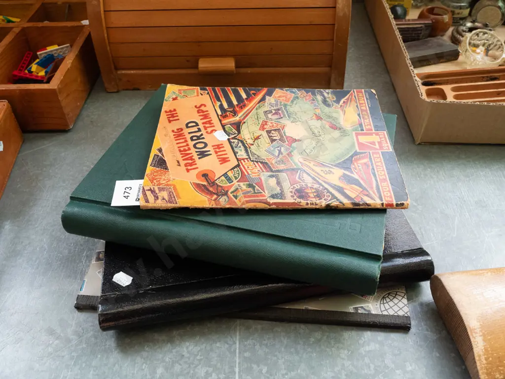 4x stamp albums Image 1++