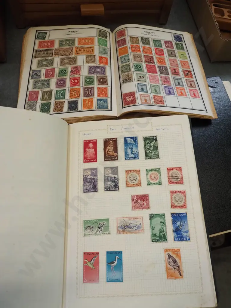 4x stamp albums Image 1++