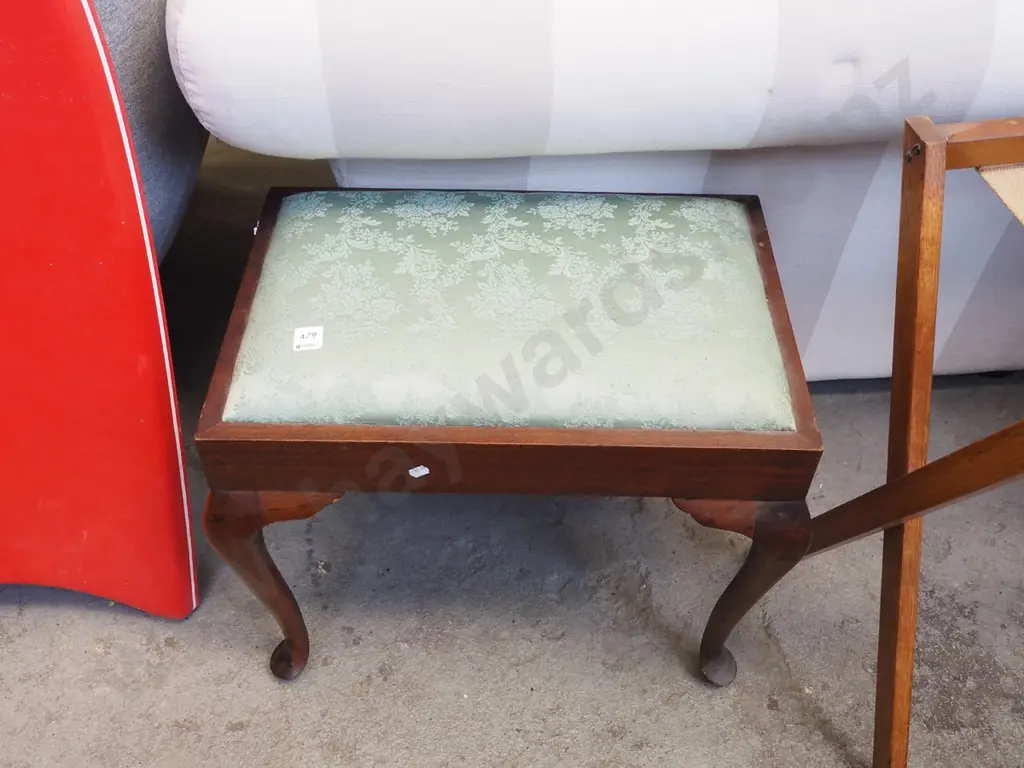 cab leg stool Image 1++